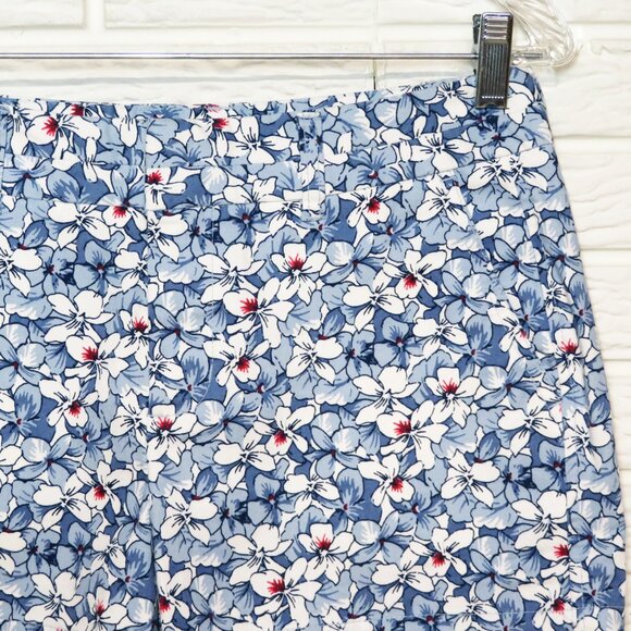 Khakis by GAP 3" Blue Floral Shorts Size 2 - Picture 2 of 5